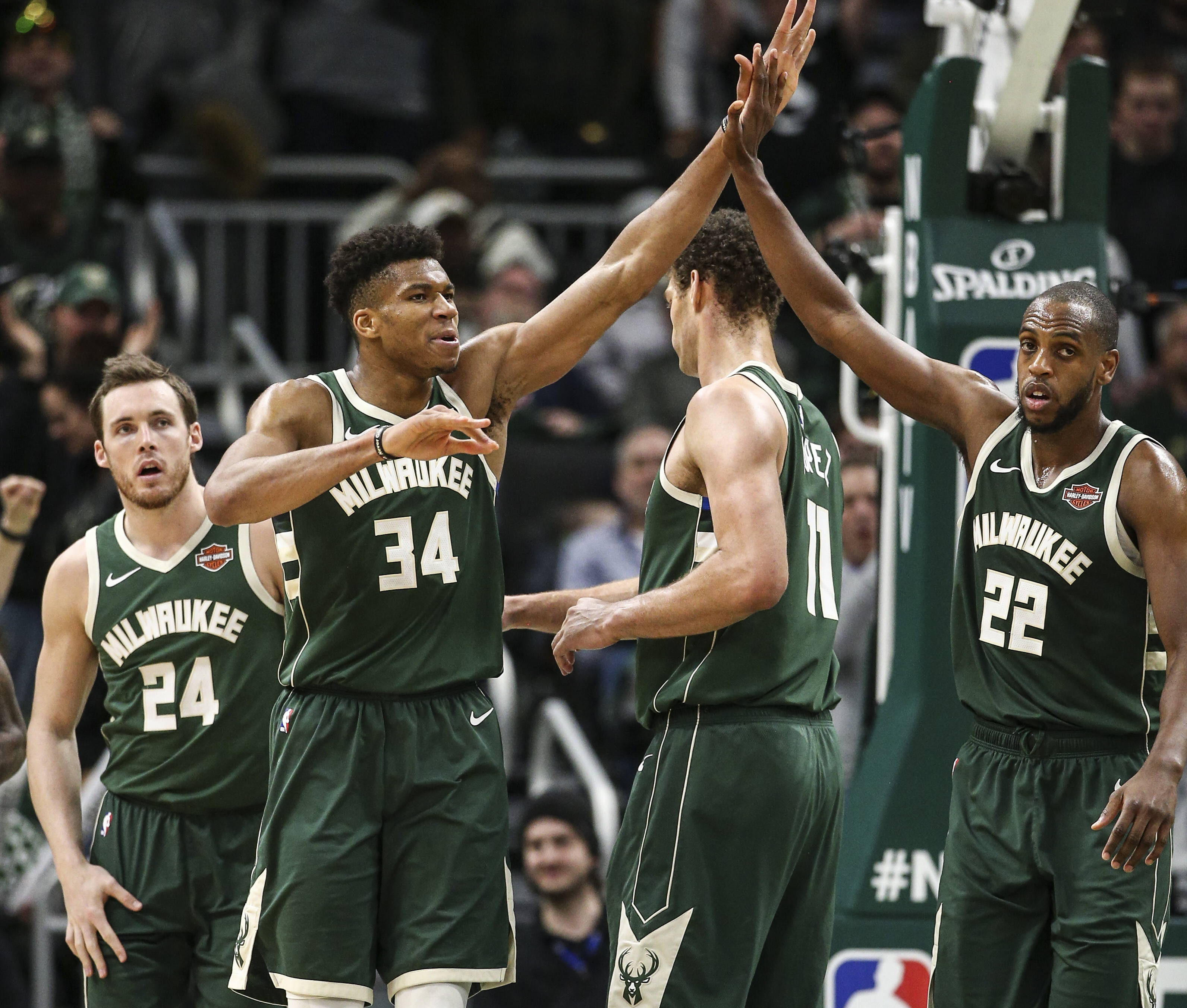 博彩平台排名-关于雄鹿全队发威击败开拓者晋级季后赛的信息